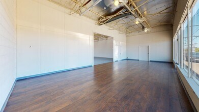 Building Photo - 3390 S Market St