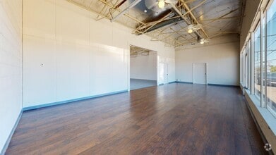 Building Photo - 3390 S Market St