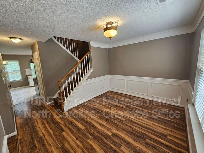 Foto del edificio - 3334 Nevin Brook Rd