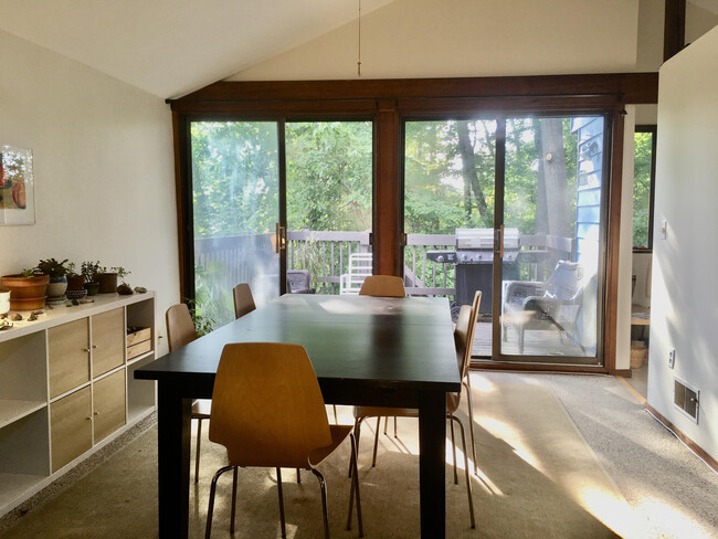 Building Photo - 130 Butternut Holw
