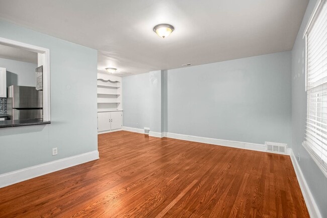 Building Photo - 5038 Pinewood Dr