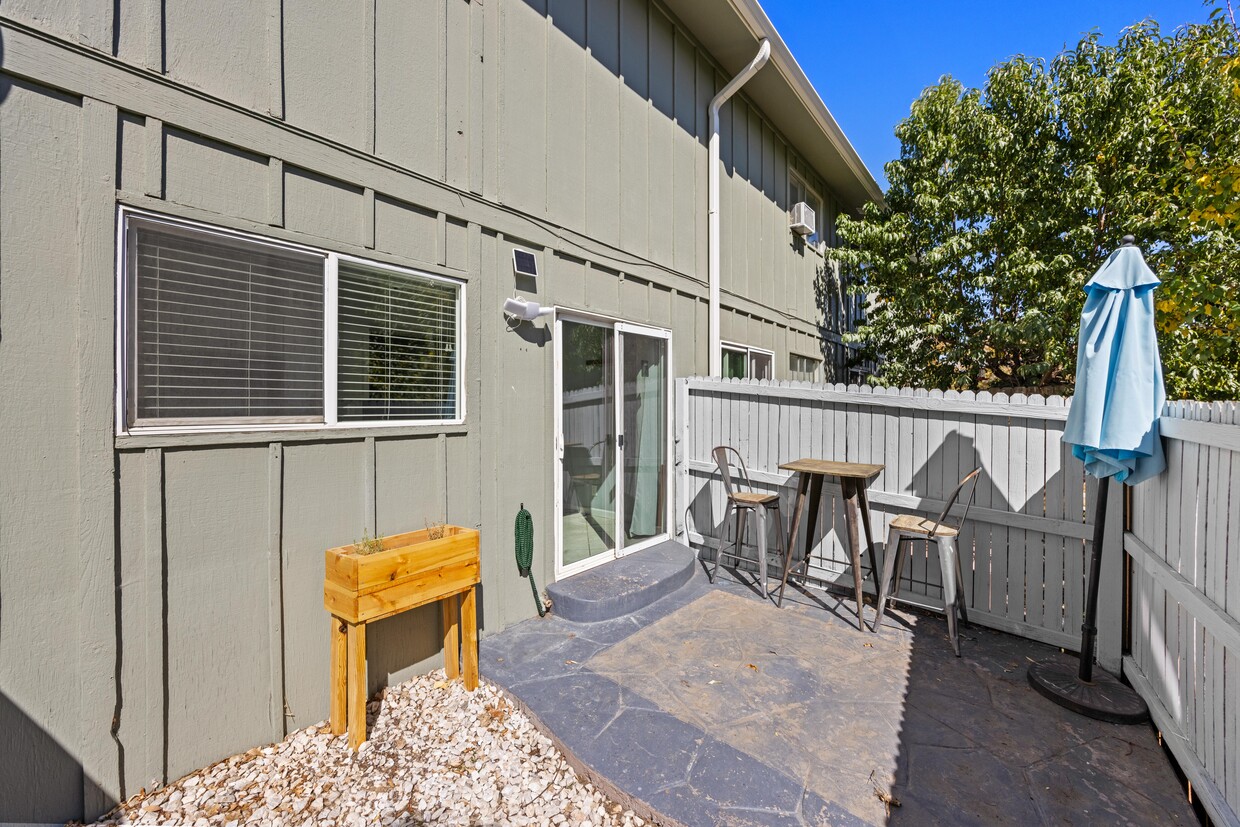 Primary Photo - 1615 Cottonwood Dr