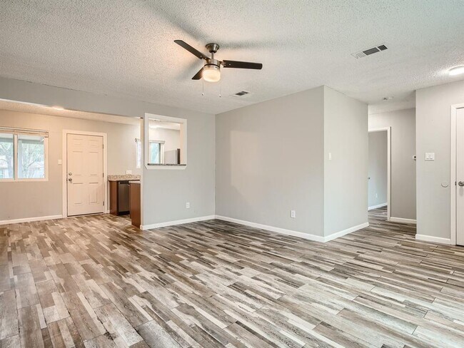 Building Photo - 5000 Savorey Ln