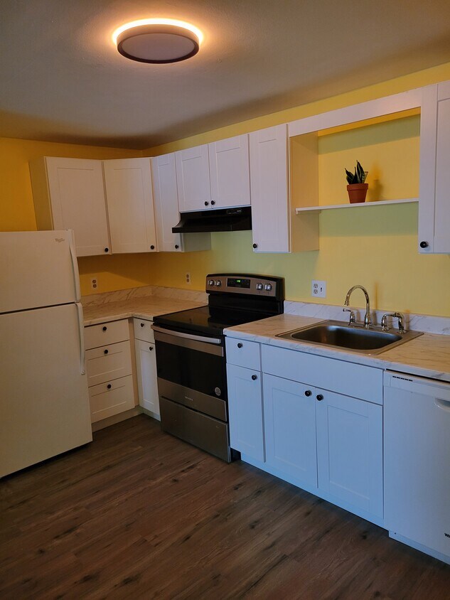 Kitchen - 37 Alice Dr
