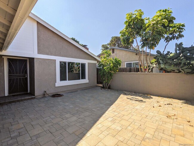 Building Photo - 10975 Bali Ln