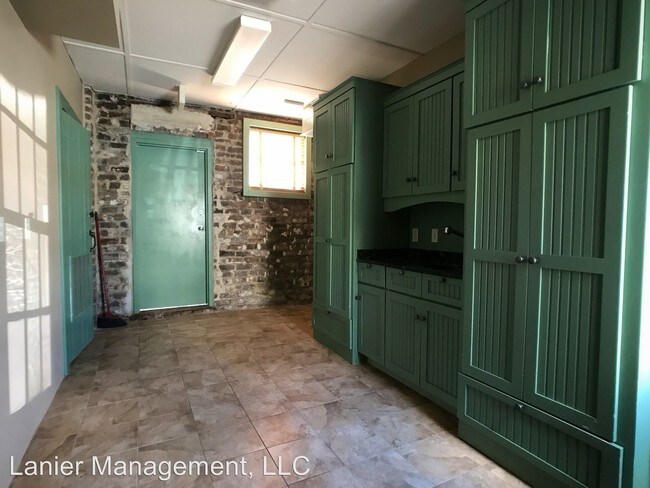 Building Photo - Studio, 1.5 bath House - 107 E Gordon St