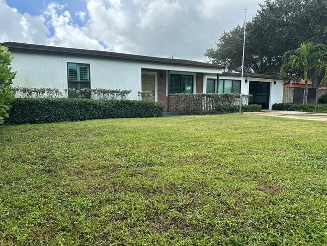 Building Photo - 2940 Cherokee Rd