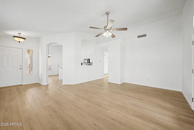 Foto del edificio - 3290 E Juanita Ave