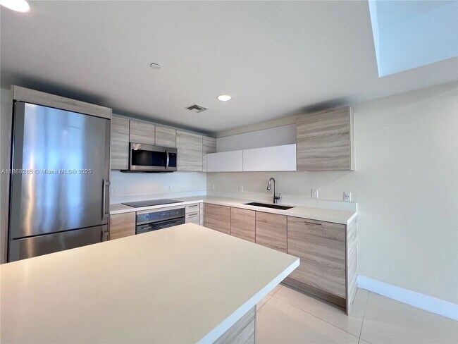 Foto del edificio - 16385 Biscayne Blvd