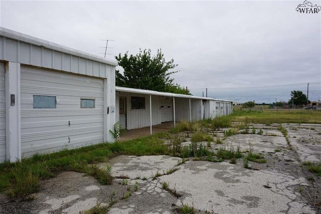 Building Photo - 1604 Missile Rd