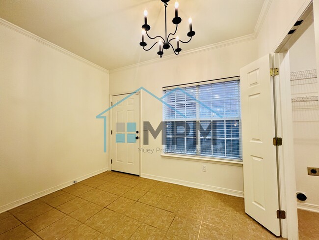 Building Photo - 207 N McGuire Ave