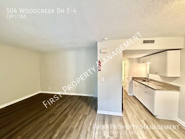 Building Photo - 504 Woodcreek Dr