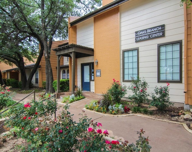 Building Photo - Oaks Branch Apartments