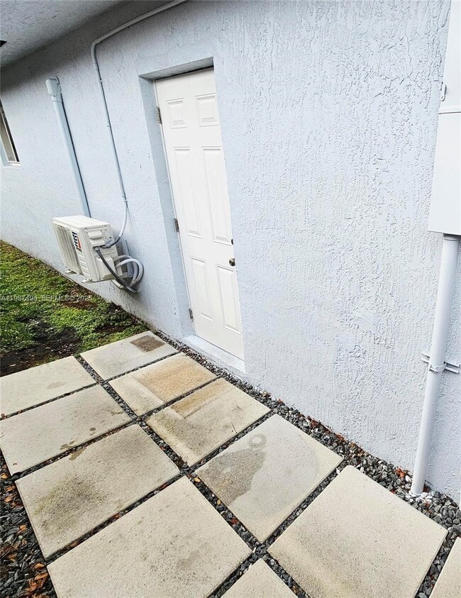 Building Photo - 20200 NW 37th Ct