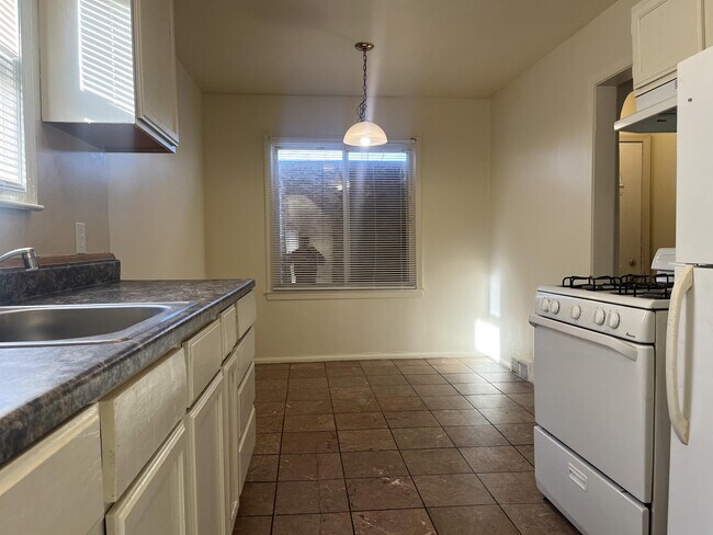 Foto del edificio - 16630 Eastburn St