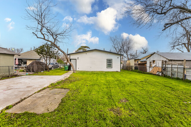 Building Photo - 304 Givens Ave