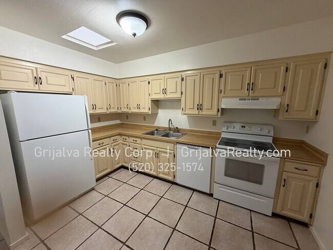 Foto del edificio - 2 Bedroom, 2 Bath Townhouse for Rent   (Stone/Roger)