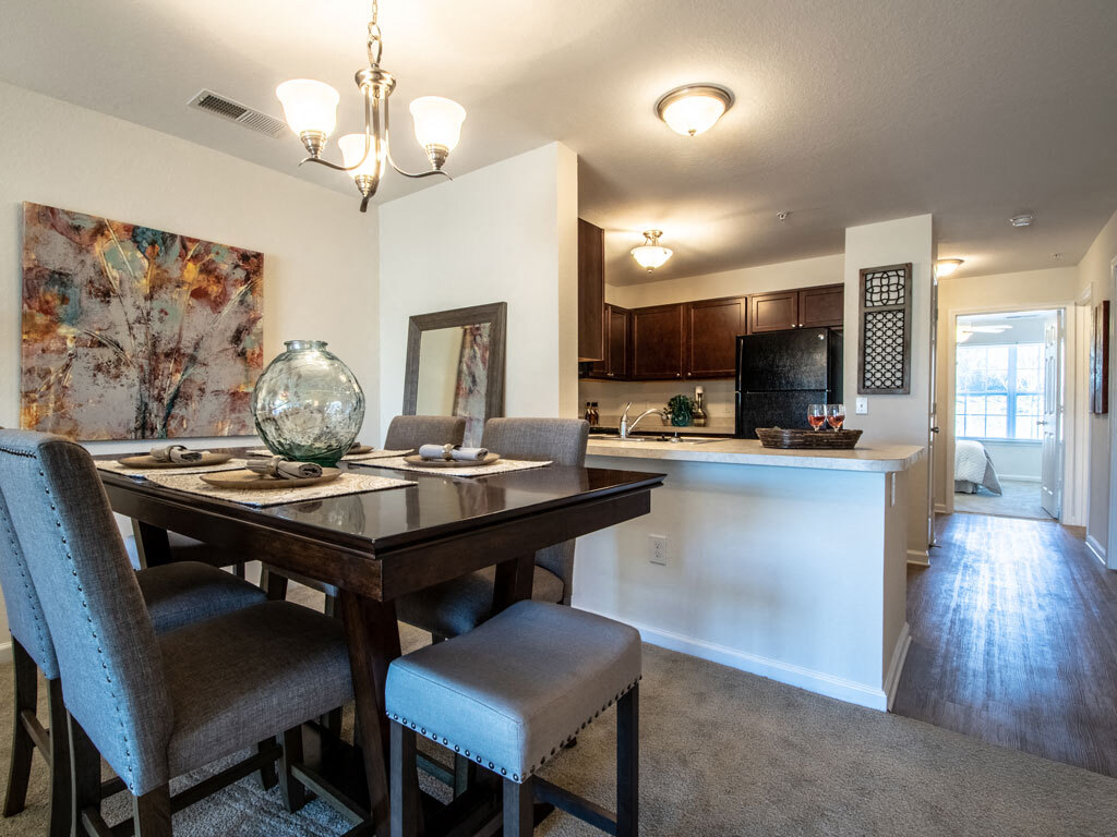 Comedor - Killian Lakes Apartments and Townhomes