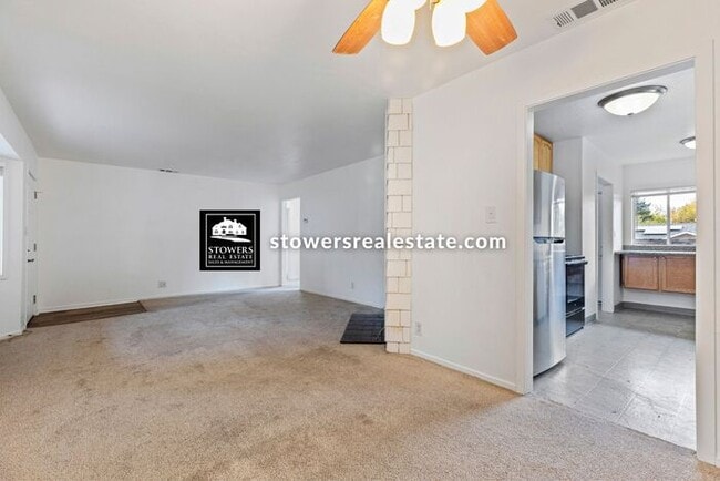 Building Photo - 1925 Rose Ln