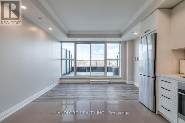 Building Photo - 899 Queen St E