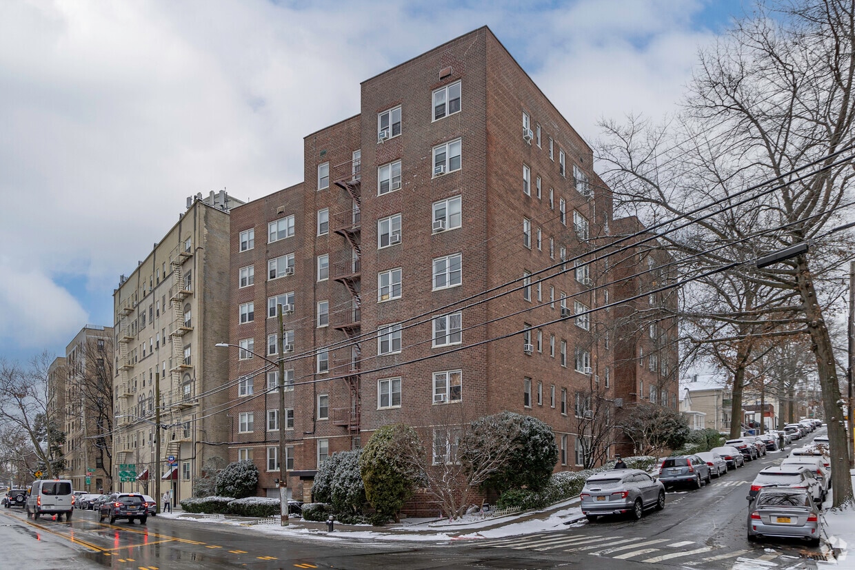 Primary Photo - 4265 Webster Ave