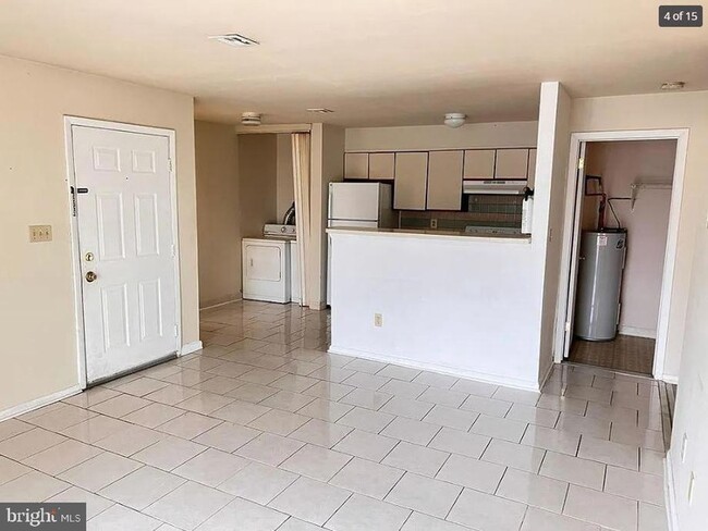 Foto del edificio - 700 N Franklin Blvd