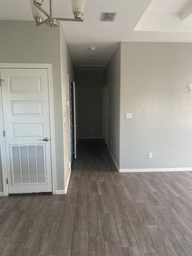 Building Photo - 3905 Whitewing Ave
