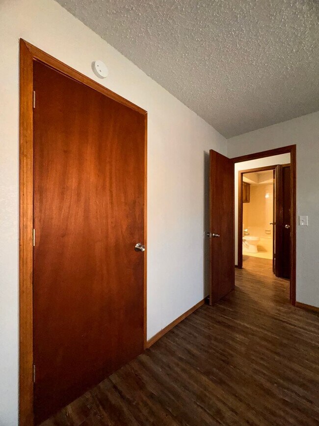 Building Photo - 3 Bed 2 bath townhouse in Midwest City!