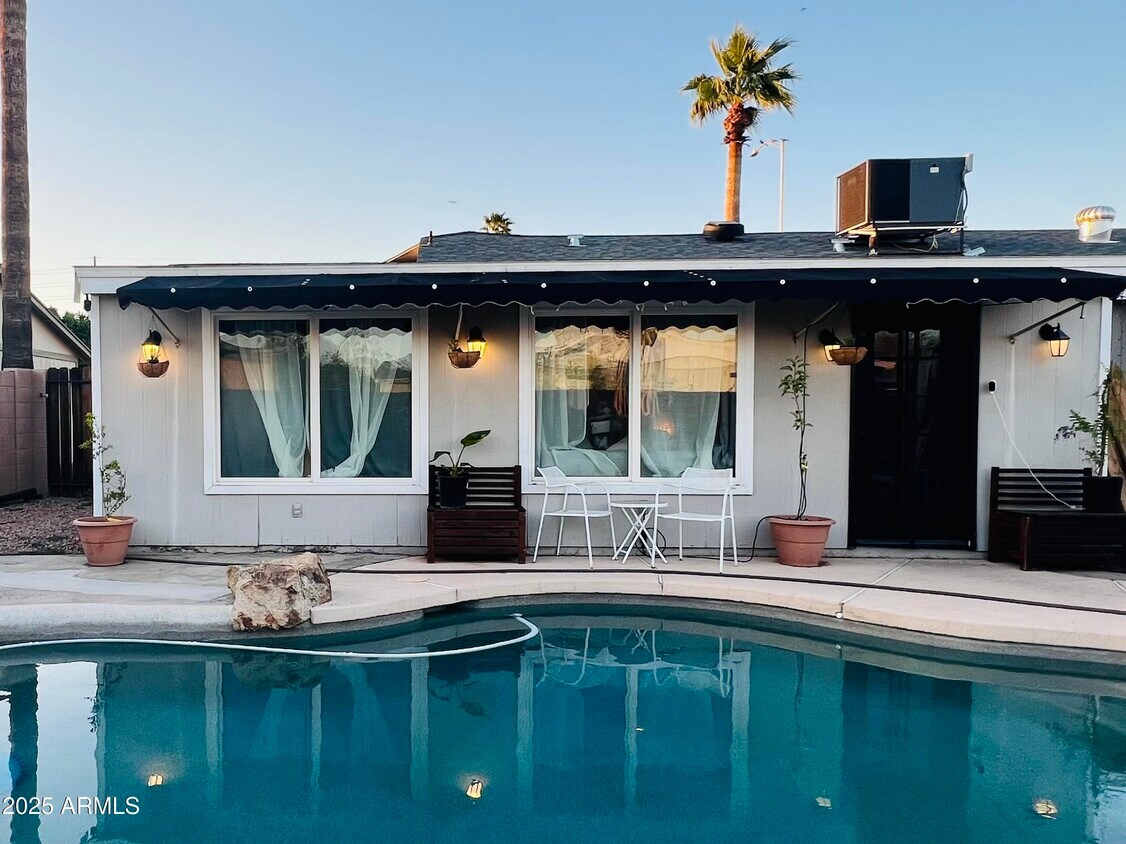 Foto principal - 2459 E Baltimore St