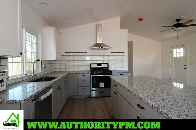 Foto del edificio - 4140 Chico St. Shasta Lake City - Pets are...
