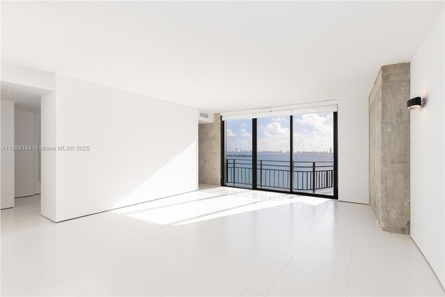 Foto del edificio - 720 NE 69th St