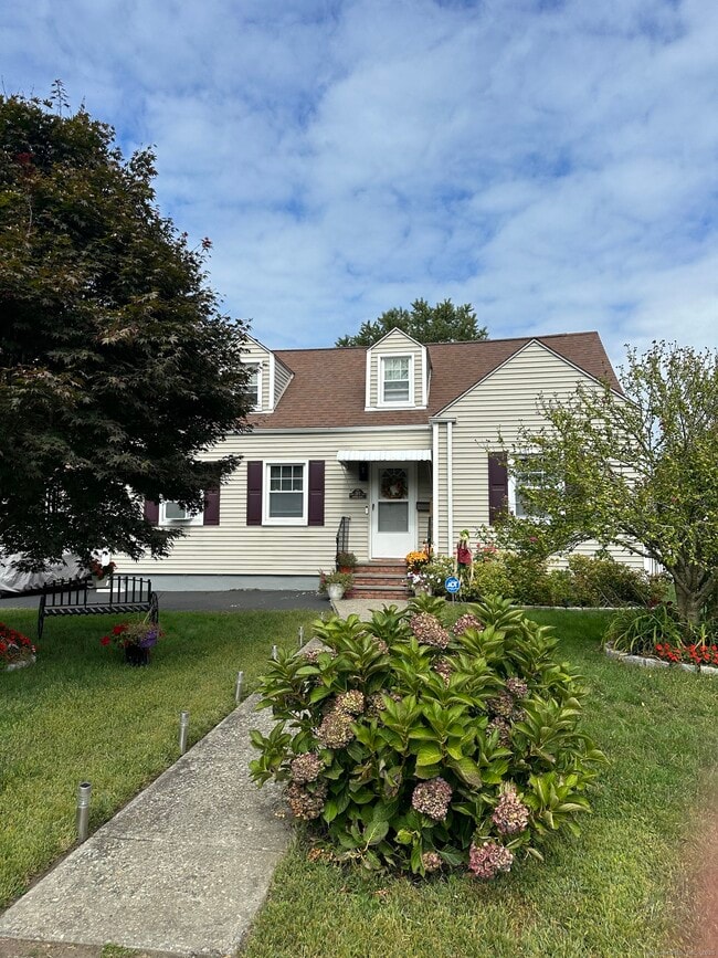 Building Photo - 165 Nutmeg Rd