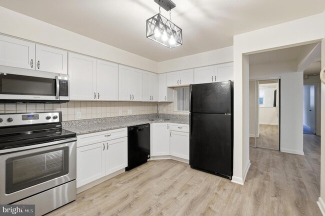 Building Photo - 2211 Woodbox Lane Unit A