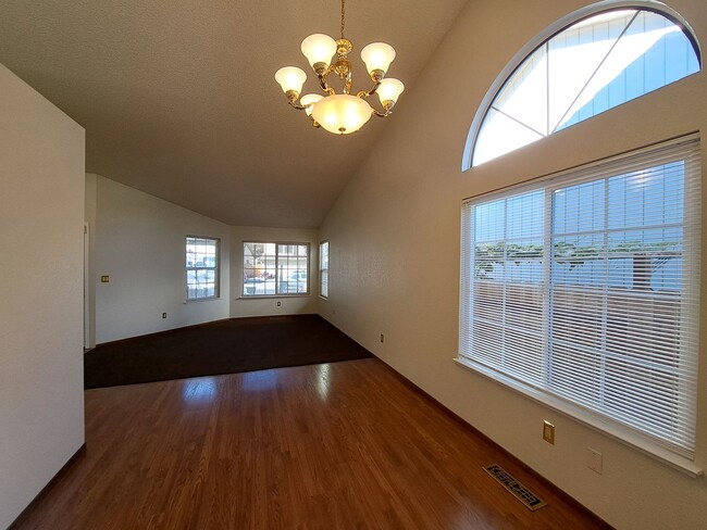 Building Photo - 143 Buttercup Cir