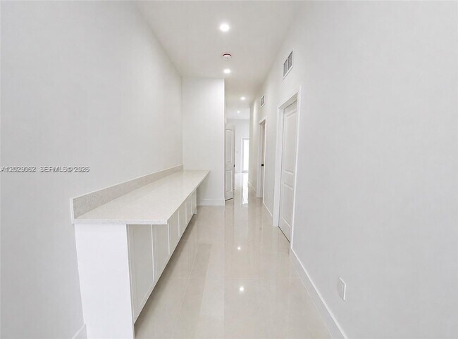 Foto del edificio - 135 NW 60th St
