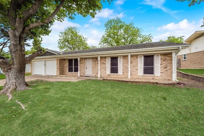 Building Photo - 1812 Ravenswood Dr N