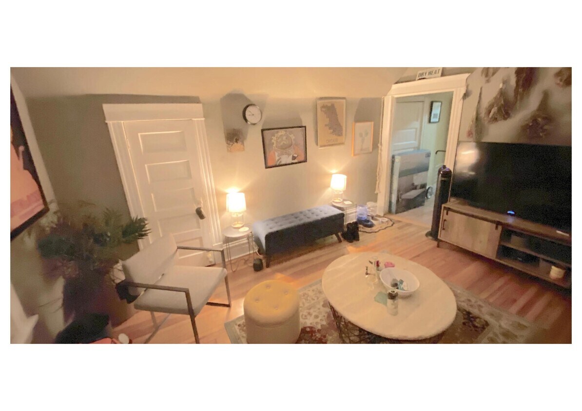 Primary Photo - 1453 N Hamlin Ave