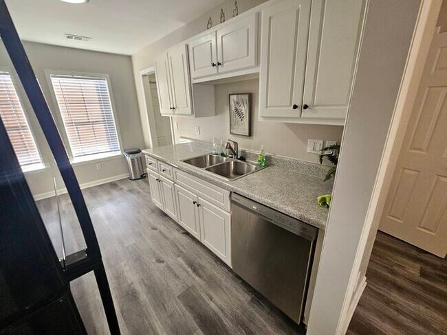 Foto del edificio - Furnished rental