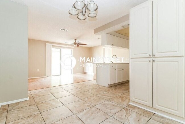 Foto del edificio - 3 Bedroom Pet-Friendly Home in New Port Richey, FL with Main Street Renewal