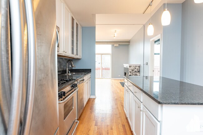 Foto del edificio - 2356 N Elston Ct
