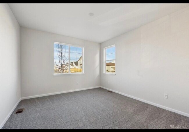 Foto del edificio - 1050 Joseph Pl