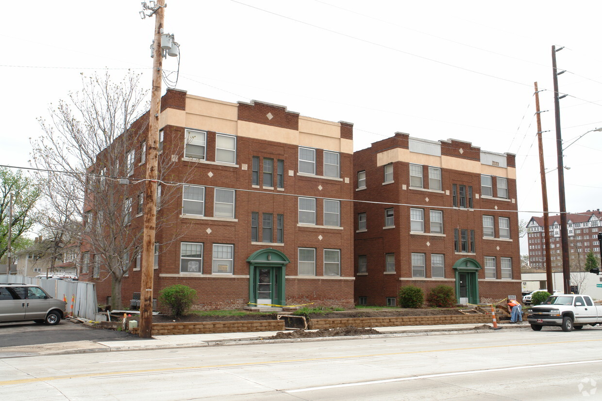 Primary Photo - College Hill Apartments