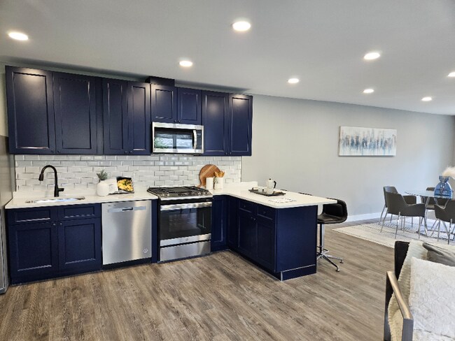 Photo - 11 Waverly Pl Townhome