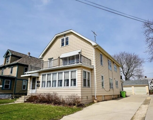 Building Photo - 918 N Spring St