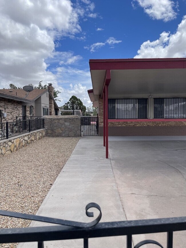 Foto del edificio - 10604 Fieldrock Ct