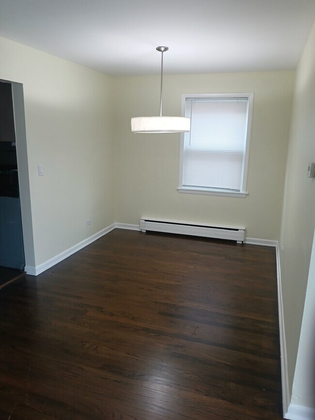 Foto del edificio - 6949 W Diversey Ave