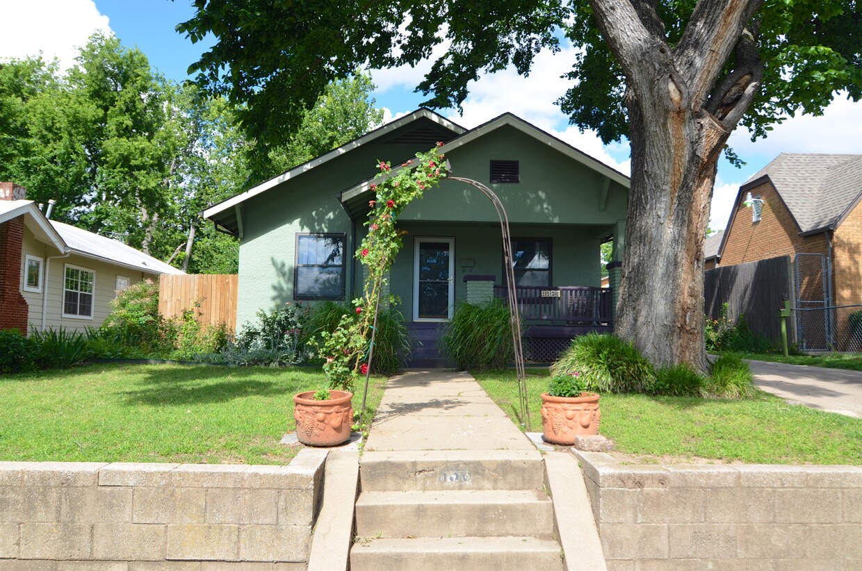 Primary Photo - 1136 S Florence Ave