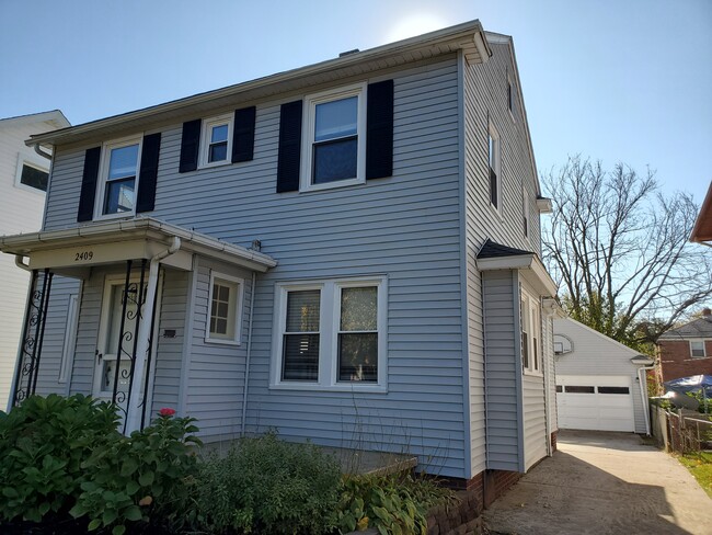 Building Photo - 2409 Georgetown Ave