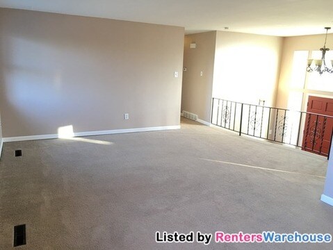 Building Photo - 7113 W Roxbury Pl
