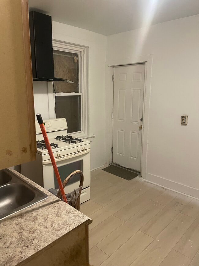 Foto del edificio - 236 Rosemont Ave